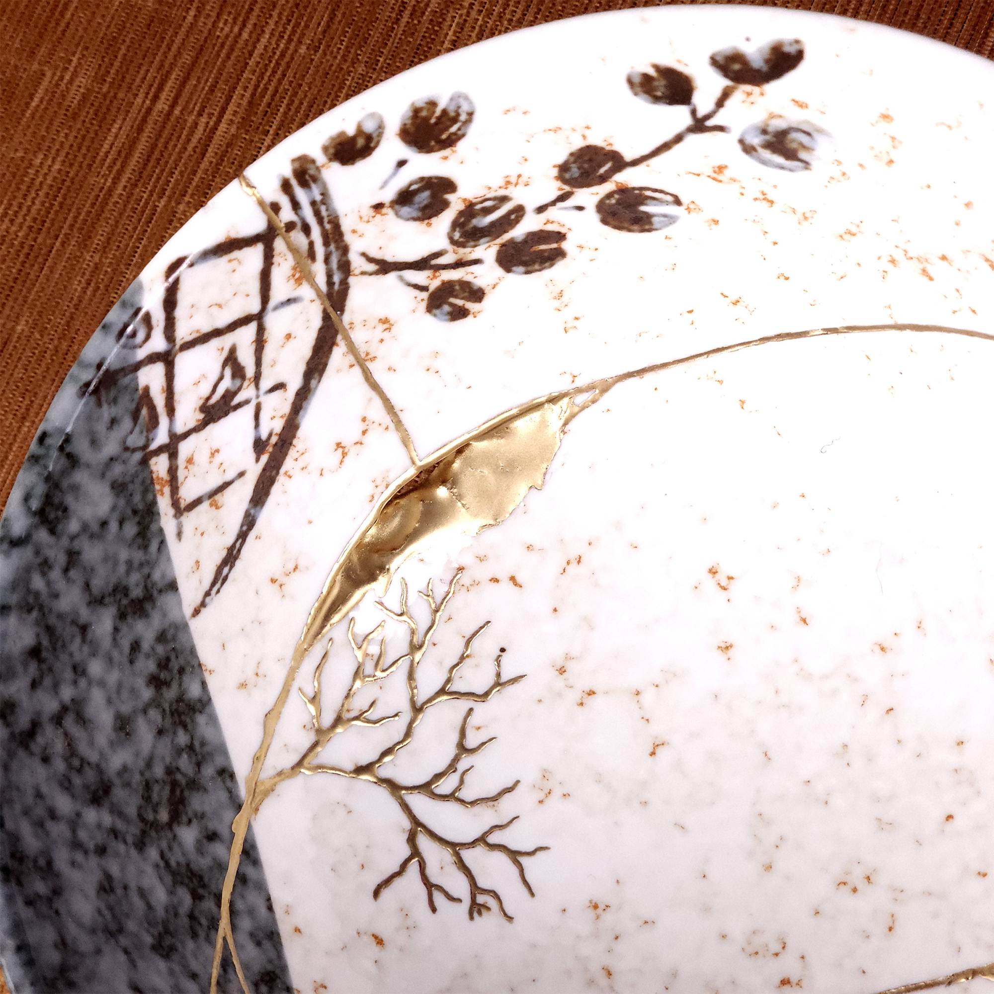 Cloud Mist Kintsugi Bowl - Handcrafted Stone-Flecked Decorative Bowl (17 x 9 cm)