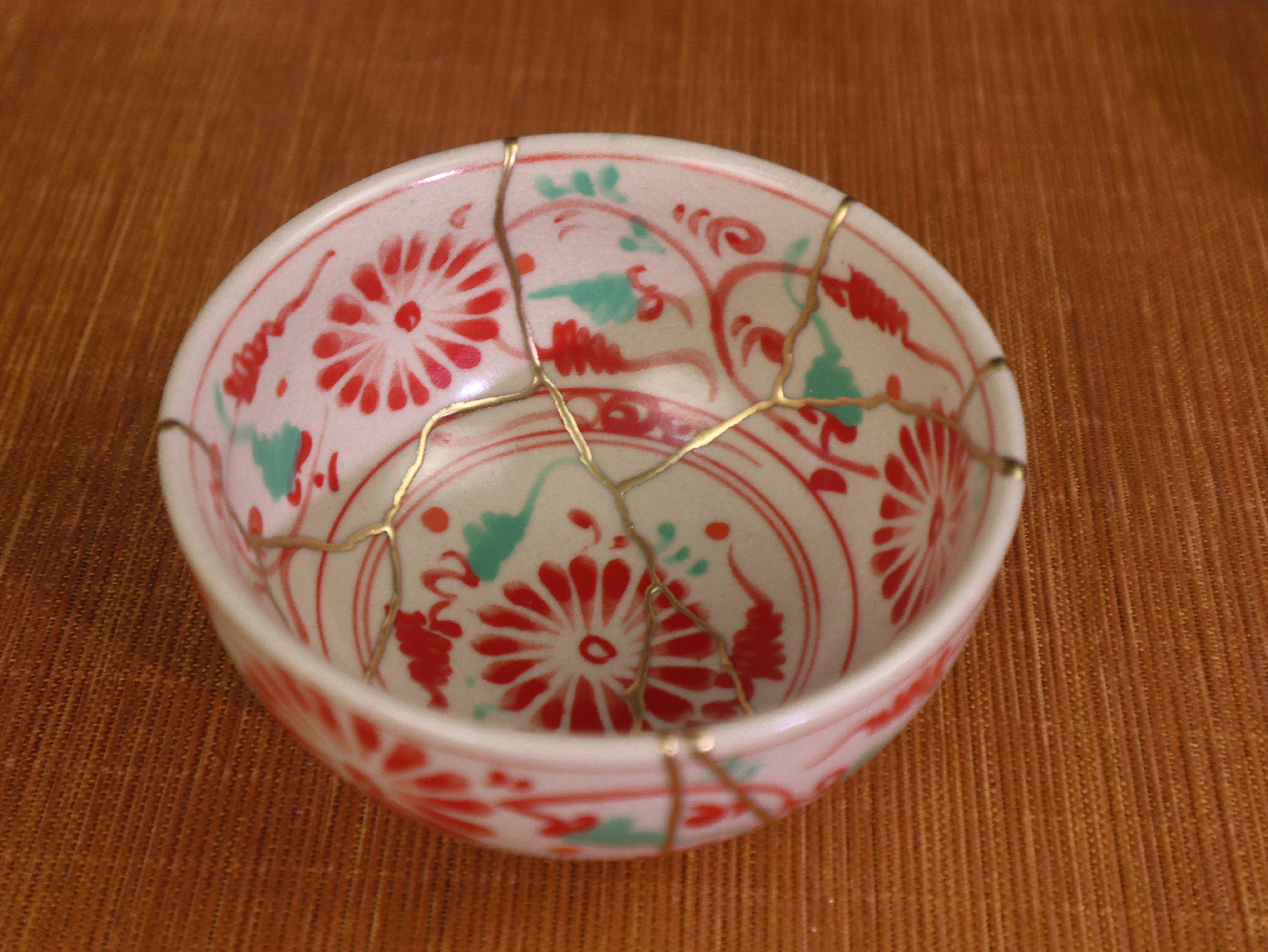 Kintsugi Chrysanthemum Bowl | Hand-Painted Red Floral Bat Trang Ceramic | Wabi-Sabi Crackle Glaze Tea Bowl (11x6cm)