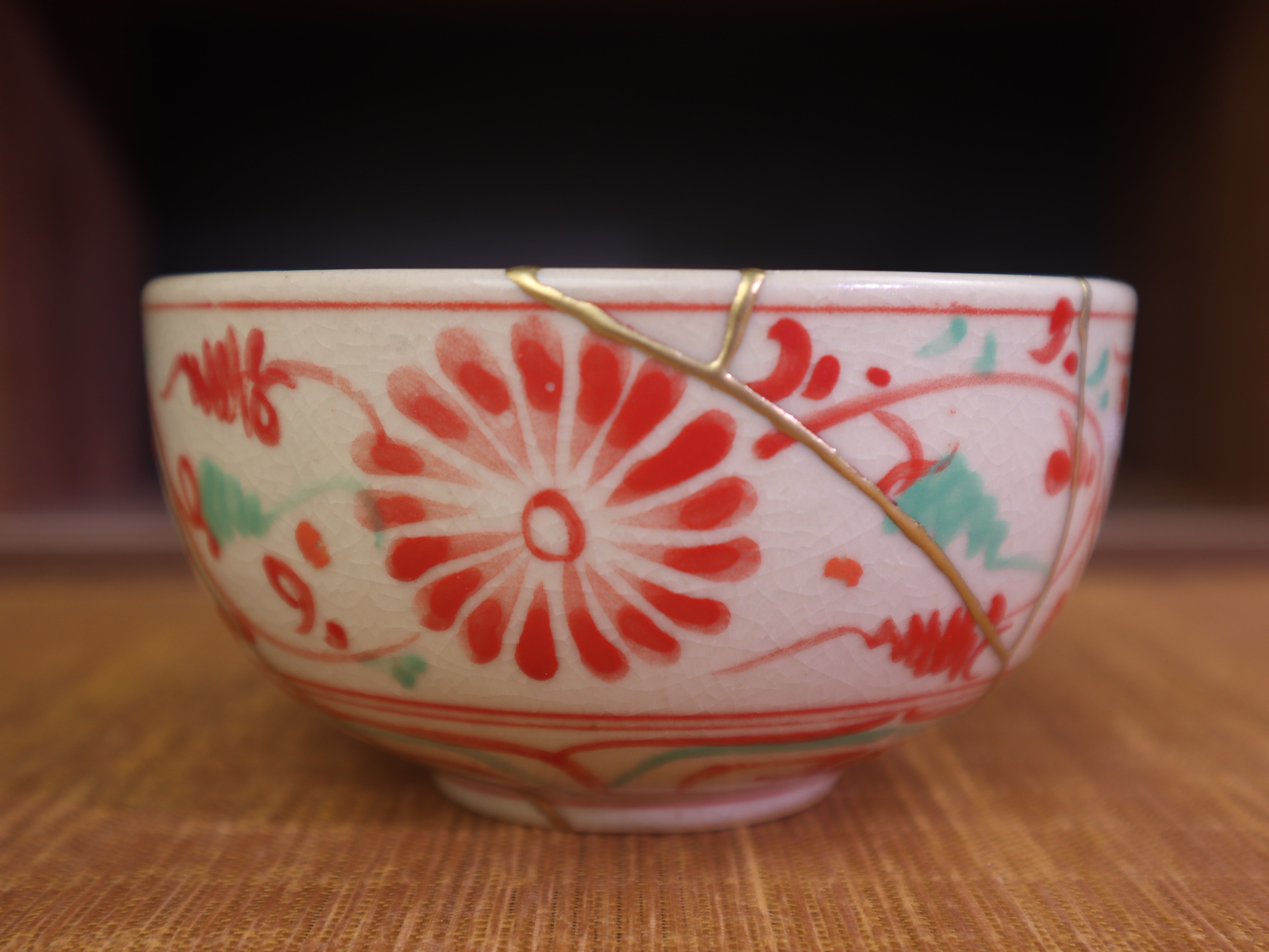 Kintsugi Chrysanthemum Bowl | Hand-Painted Red Floral Bat Trang Ceramic | Wabi-Sabi Crackle Glaze Tea Bowl (11x6cm)