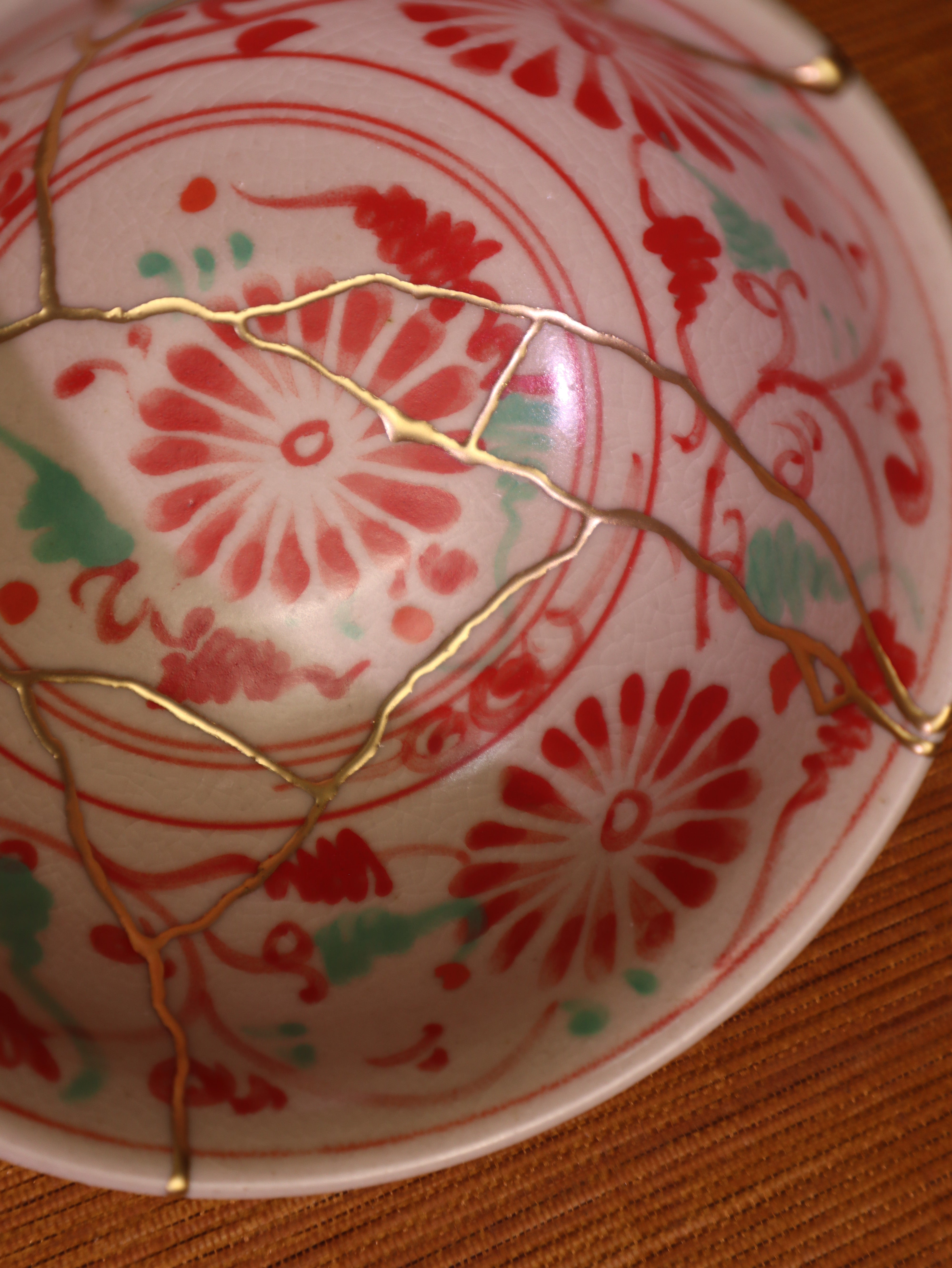 Kintsugi Chrysanthemum Bowl | Hand-Painted Red Floral Bat Trang Ceramic | Wabi-Sabi Crackle Glaze Tea Bowl (11x6cm)