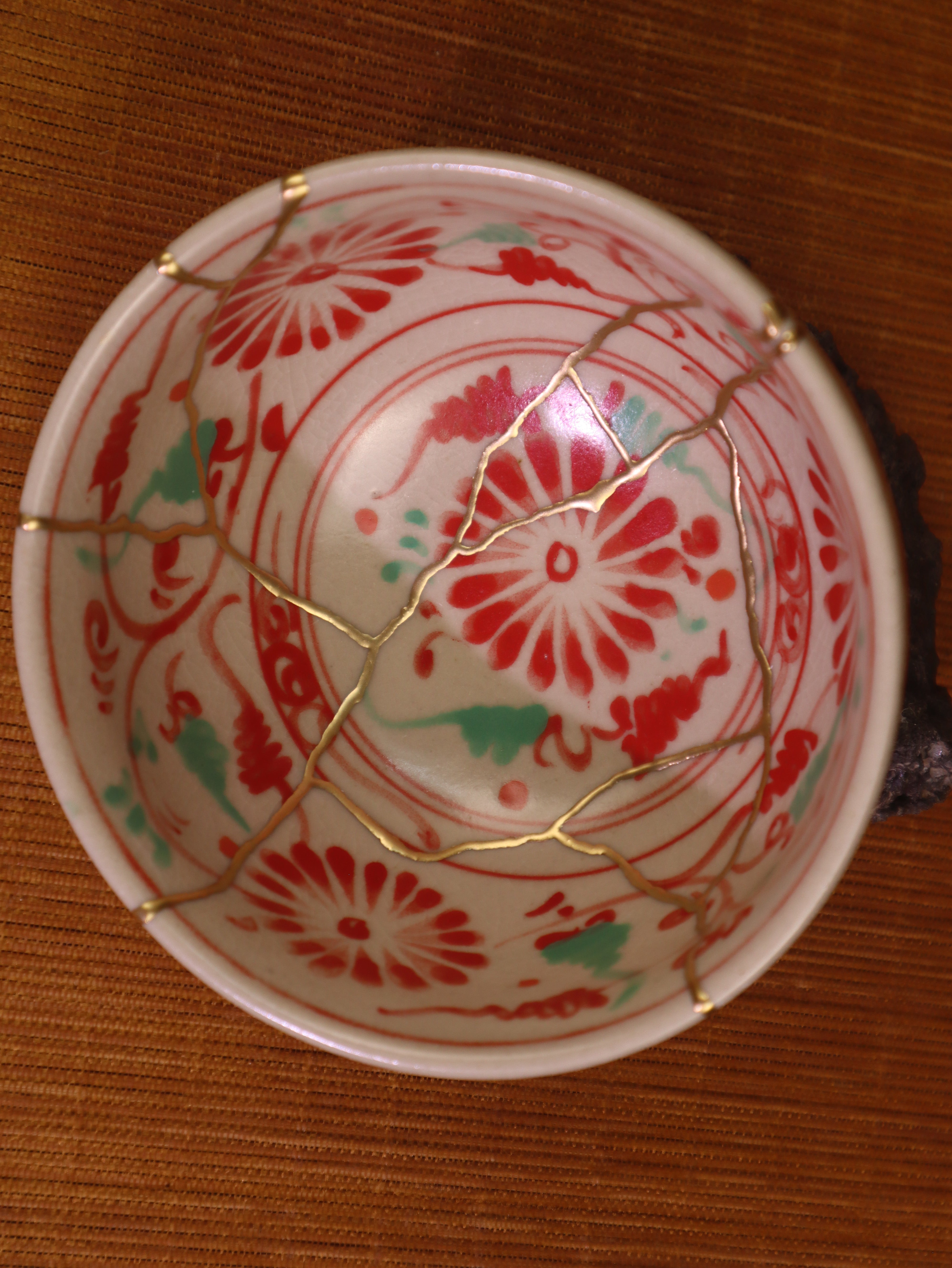 Kintsugi Chrysanthemum Bowl | Hand-Painted Red Floral Bat Trang Ceramic | Wabi-Sabi Crackle Glaze Tea Bowl (11x6cm)